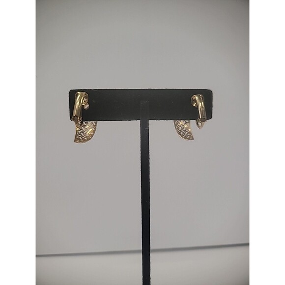 Vintage Gold Tone Hoop Earrings Clip On Huggie Cut Out Pattern Jewelry Costume - Picture 9 of 15